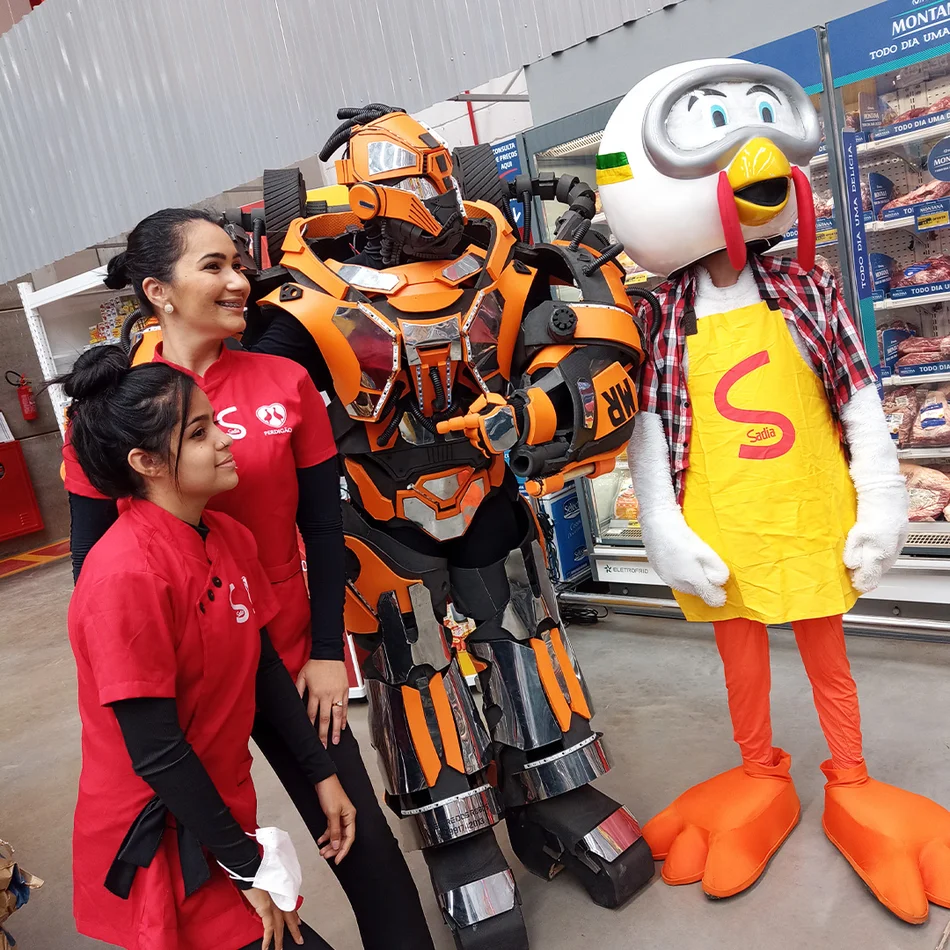 Robô de Led animando a galera em Carapicuíba