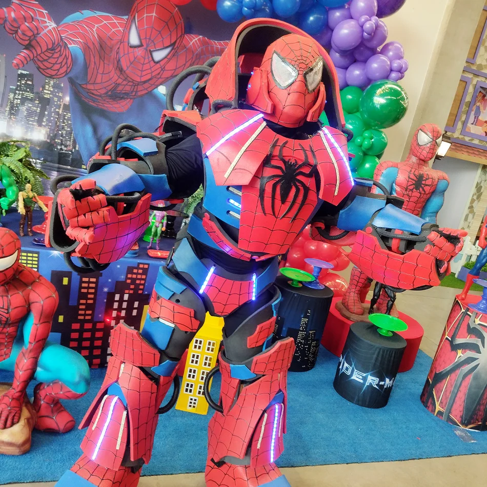 Robô de Led animando as crianças na festa em Itapevi