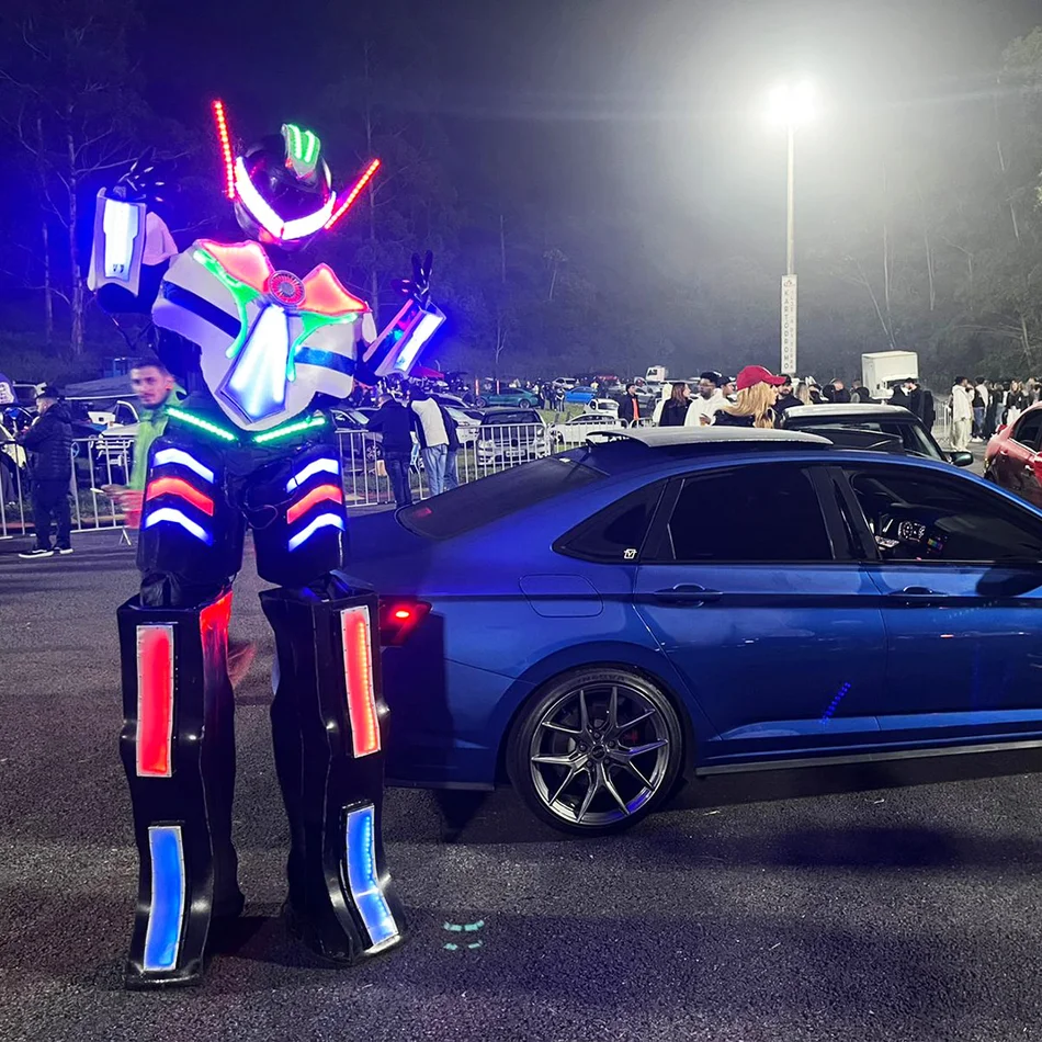 Robô de Led animando a festa
